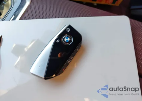 2025 BMW 740I xDrive из США, поврежденный, VIN WBA33EH0XSCU64997